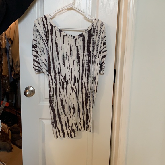 Lightly worn Tart from Saks Fifth Avenue - Picture 2 of 2